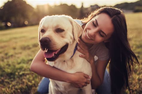 mujer haciendo amor con perro